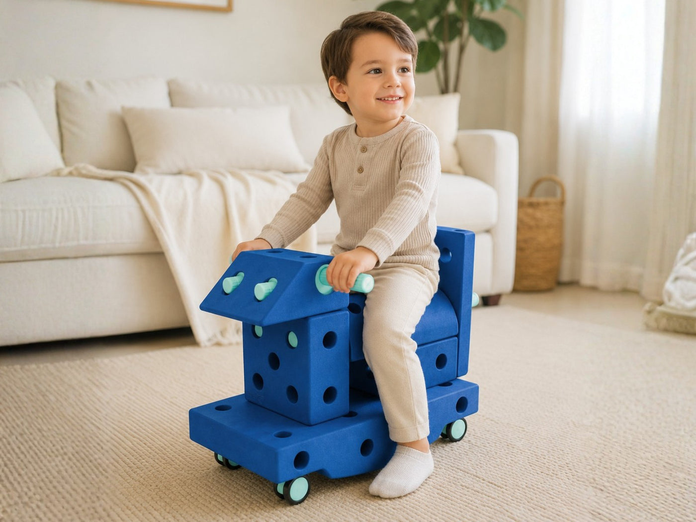 Niño jugando con Conecta Kids
